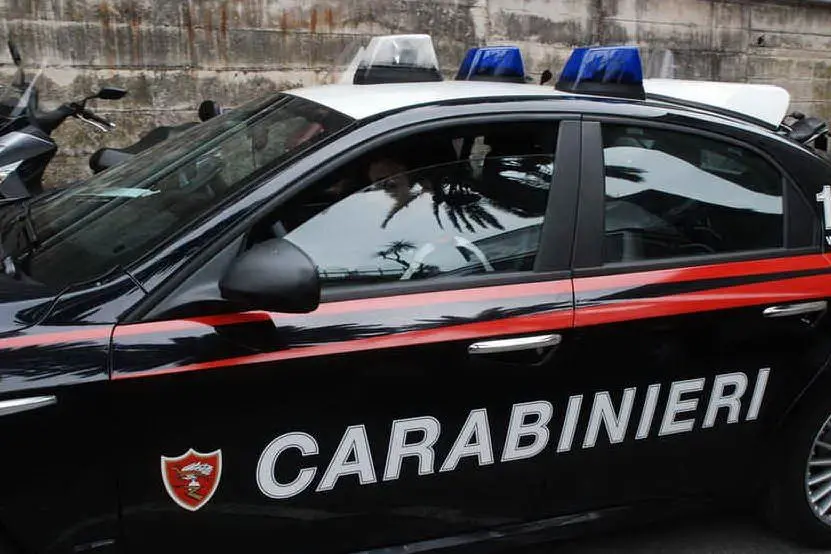 Un'auto dei carabinieri
