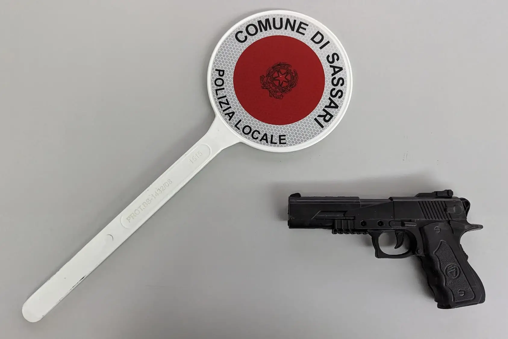 La pistola giocattolo (foto concessa)