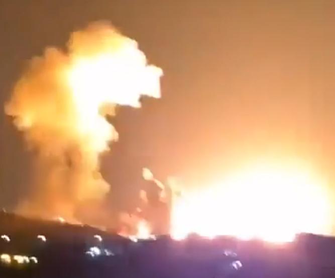 Iran, raid Usa contro un deposito di munizioni: Trump posta il video delle esplosioni. Missili contro Israele