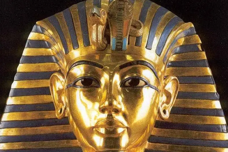 Il viso scolpito di Tutankhamon
