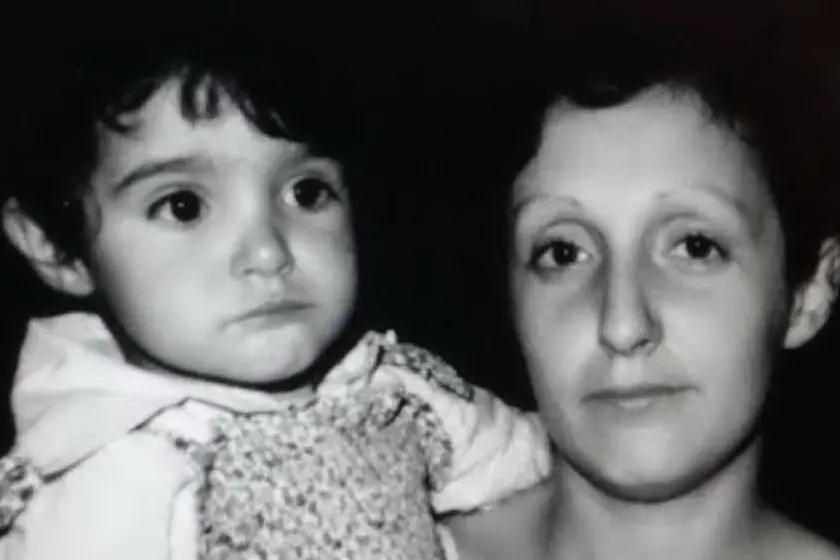 Maria Fresu, 23 anni, e la piccola Angela, 3 anni (Archivio L'Unione Sarda)