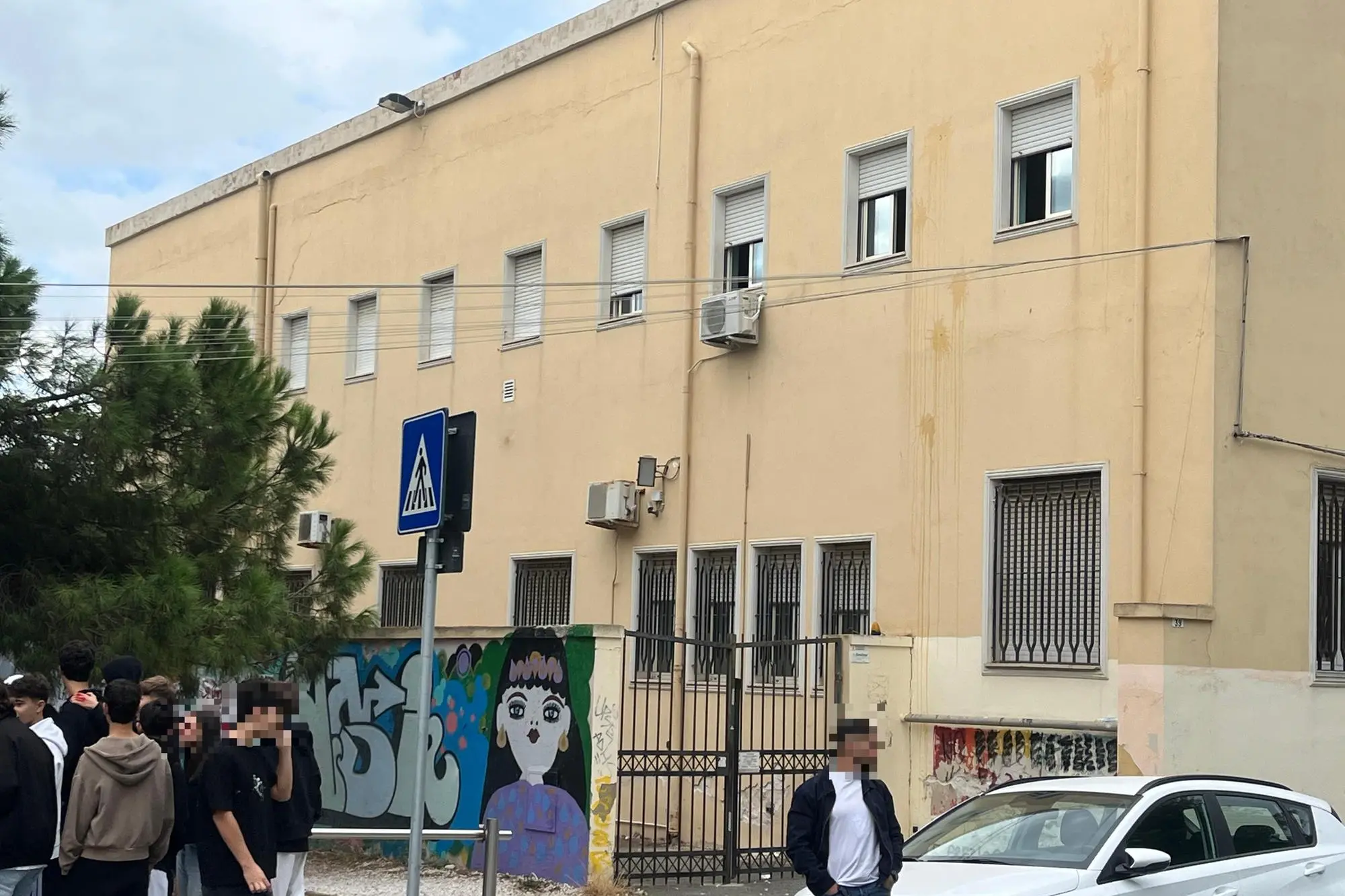 La sede del liceo Alberti in viale Colombo