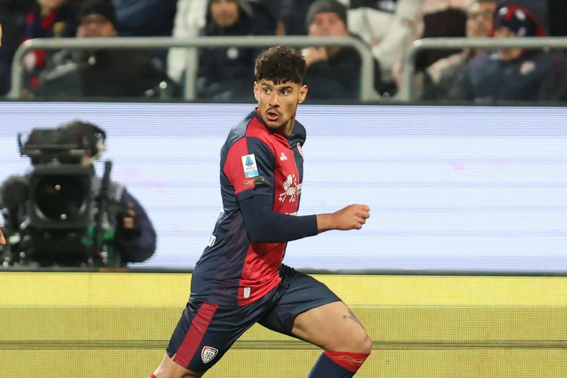 Florinel Coman, attaccante del Cagliari uscito per infortunio col Genoa (foto Ansa)