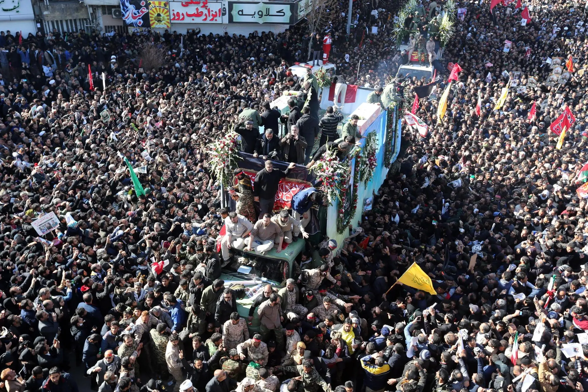 Il funerale di Soleimani a Kerman (Ansa-Epa)