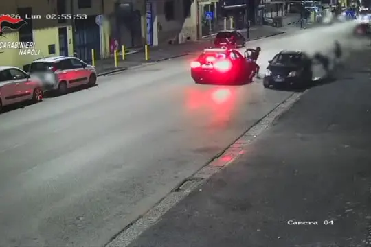 Rapinano un commerciante, un arresto in flagranza: il video