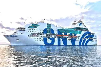 Un traghetto Gnv (immagine simbolo, foto Ansa)