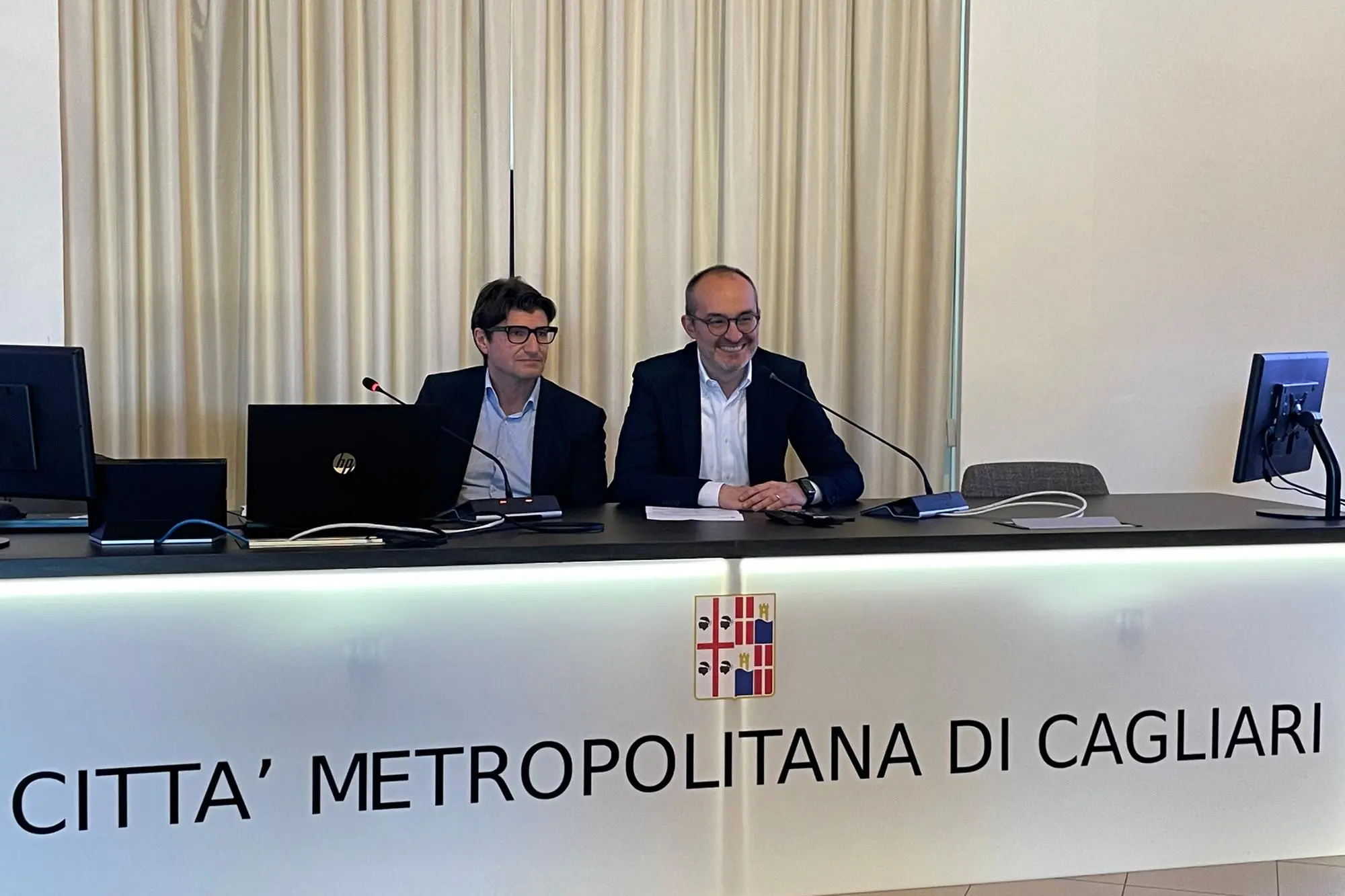 Il sindaco metropolitano Paolo Truzzu e il consigliere delegato alla Viabilità Antonello Floris presentano i lavori (foto Spignesi)