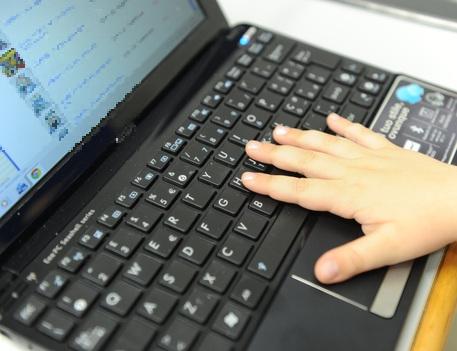 Agcom, blocco dei siti porno ai minori: le nuove regole