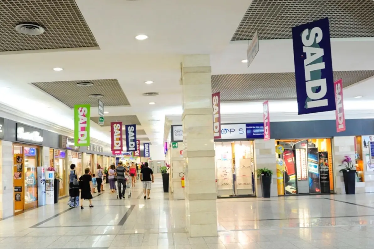 L'interno del centro commerciale Porta Nuova