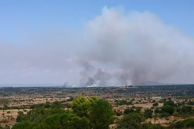 L'incendio di Sagama (Foto di Giuseppe Milia)