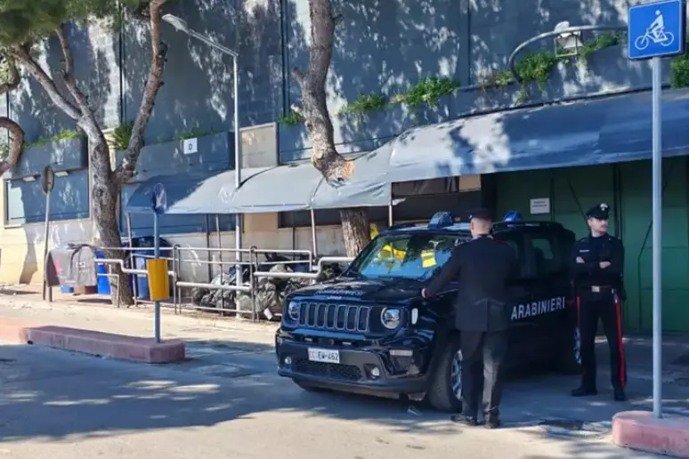 Indagini dei carabinieri (Ansa)