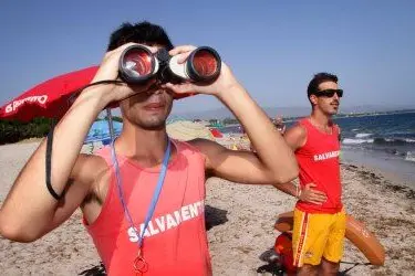 bagnini di un servizio di salvataggio