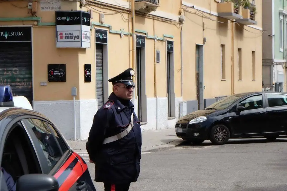 I carabinieri in via San Lucifero - foto Ungari