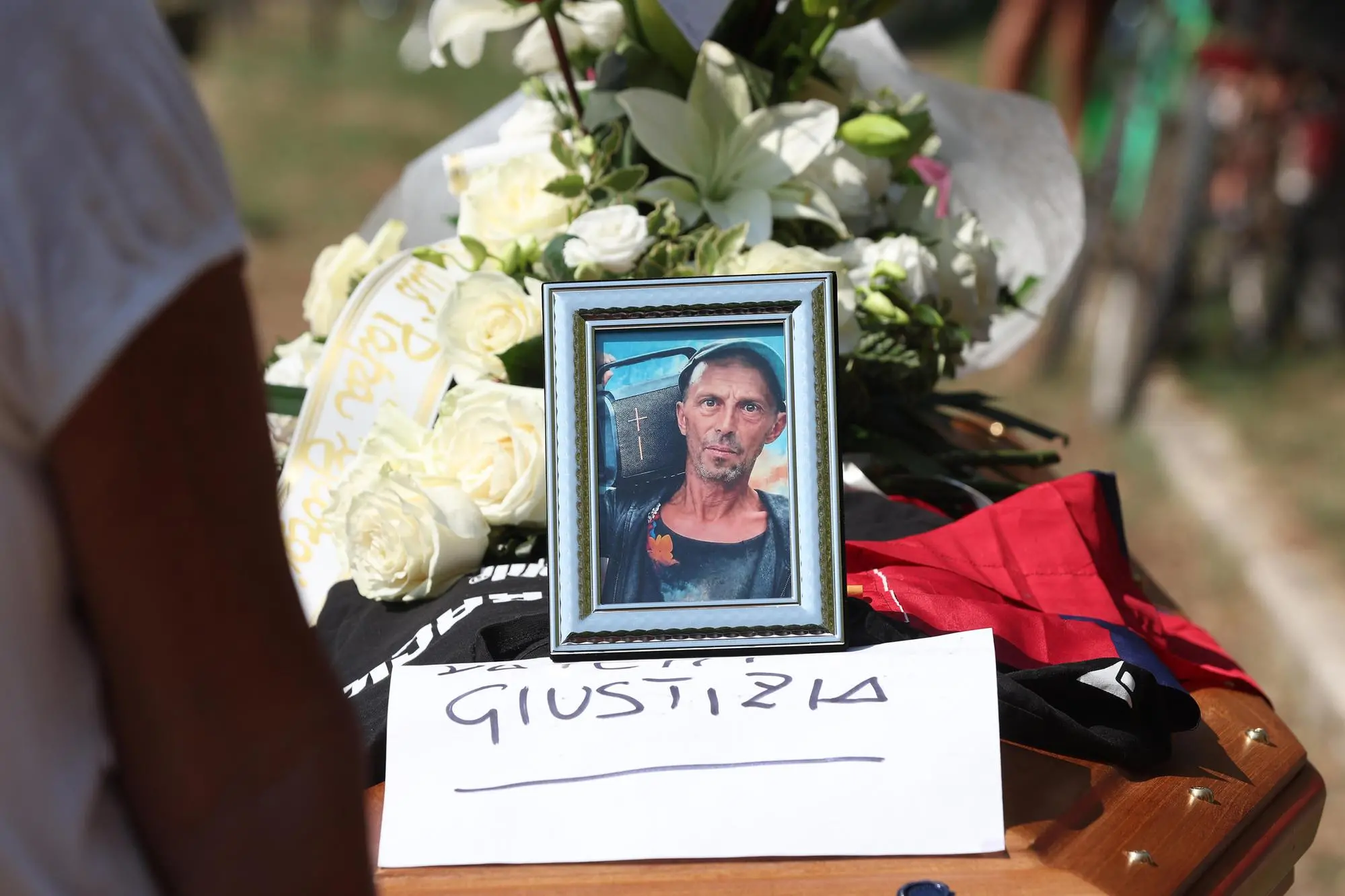 I funerali di Nicola Musiani, massacrato di botte nella notte tra il 18 e il 19 luglio (Ansa)