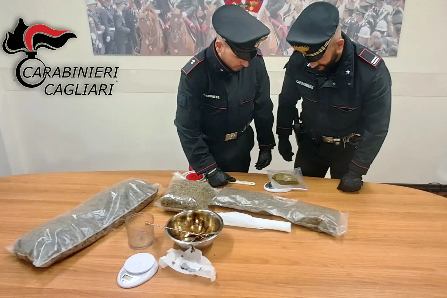 Cagliari, i materiali sequestrati dai carabinieri