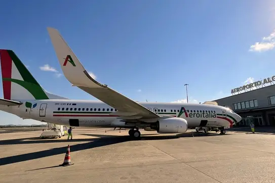 L'aeroporto di Alghero (Ansa)