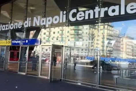 L'ingresso alla stazione di Napoli