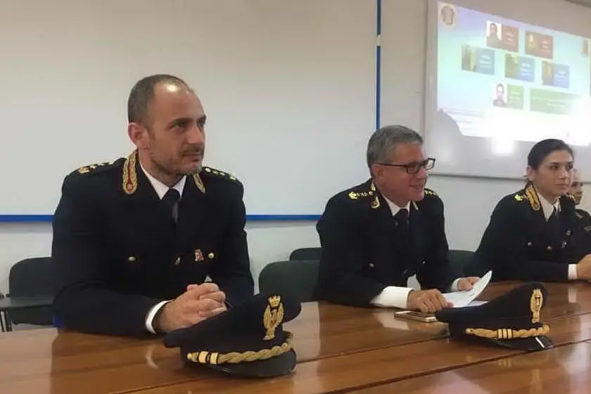 Davide Carboni (a sinistra) è il nuovo dirigente del Commissariao di Quartu (foto Antonio Serreli)