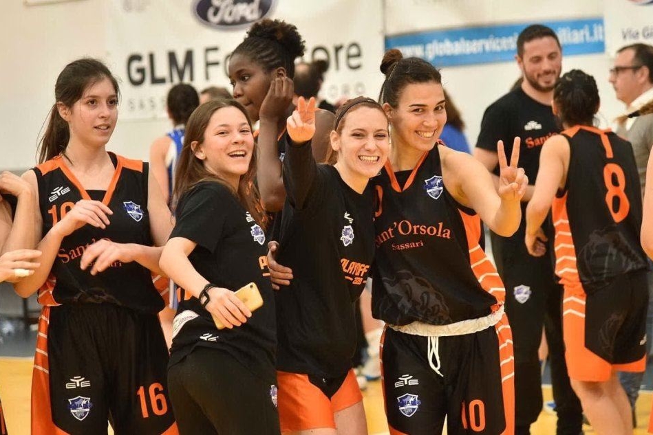Il Sant'Orsola Basket Sassari, che milita nella B femminile (Foto da Facebook)