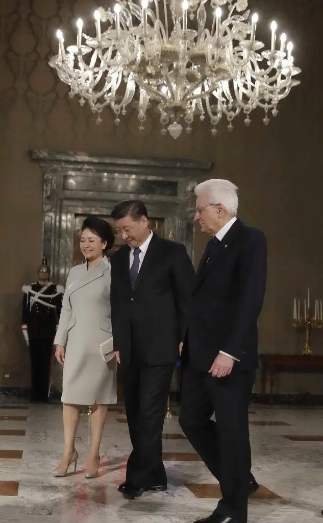 Xi Jinping, la moglie Peng Liyuan e Sergio Mattarella al Quirinale (Ansa)