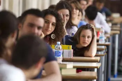 Studenti alla prova dell'esame di maturità