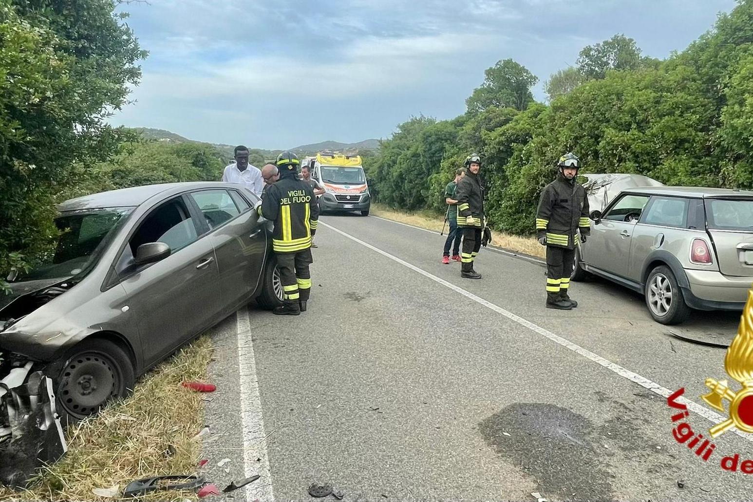 Scontro all’uscita di una curva a Porto Rotondo: coinvolte due auto e un furgone, due feriti
