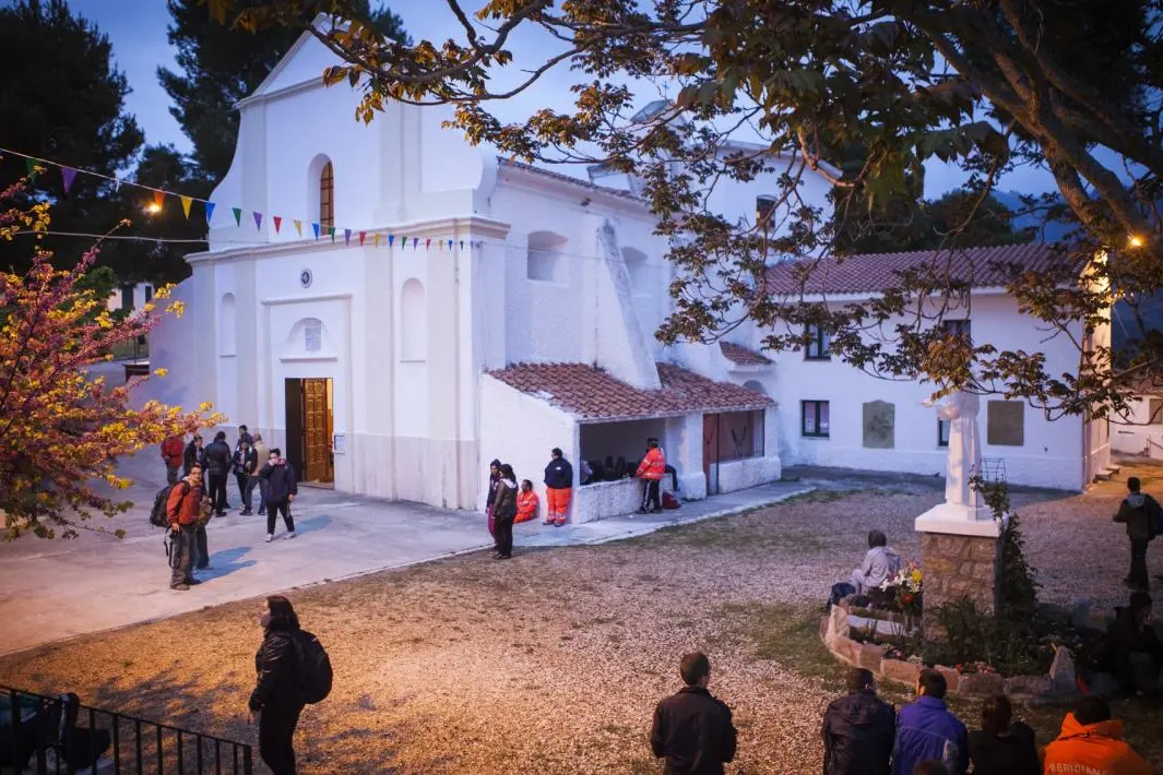 Pellegrinaggio alla chiesa di San Francesco a Lula (foto Sardegna turismo)