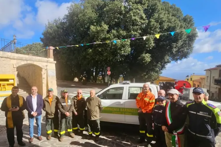 Il nuovo pick-up antincendio a Nulvi (foto concessa)