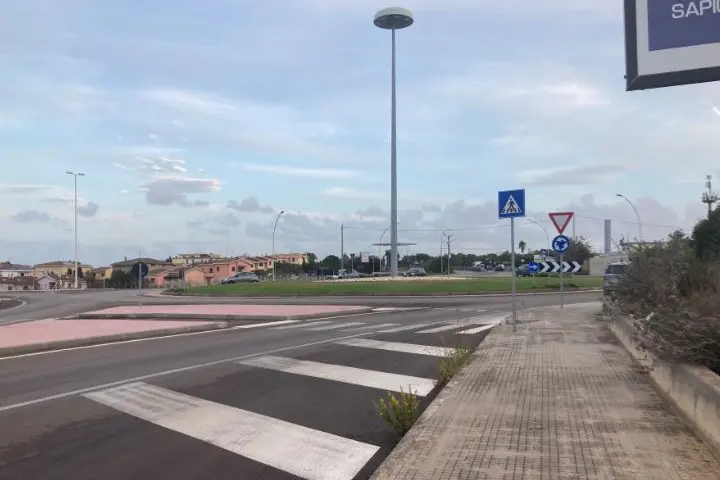 Via Sassari, il luogo dove l'uomo è stato soccorso (foto Pala)