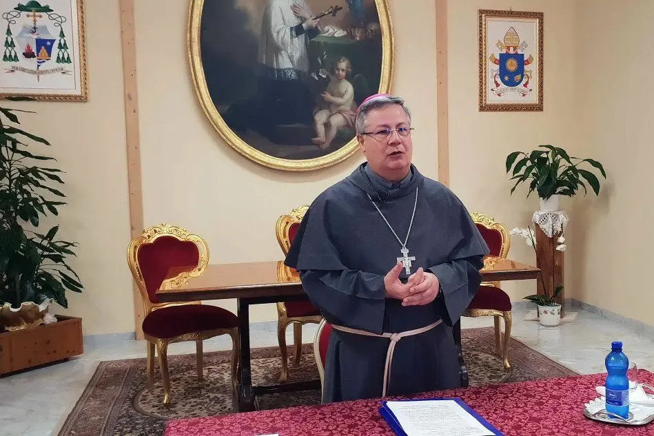 L'arcivescovo Carboni (Foto A.Pintori)