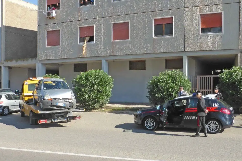 I carabinieri in via Schiavazzi dove è avvenuto il tentato omicidio