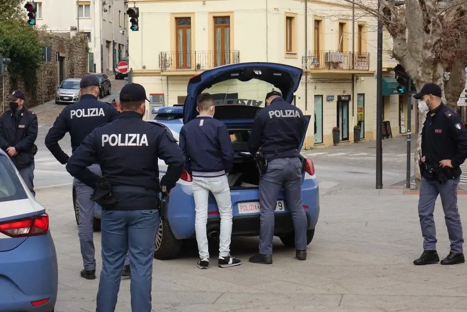 Controlli a Nuoro (foto L'Unione Sarda - Gualà)