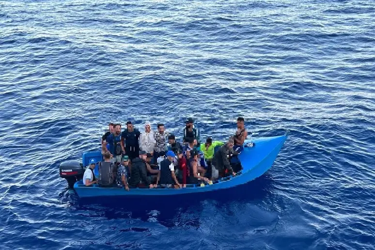 34 nordafricani sono sbarcati nelle coste della provincia (foto ANSA)