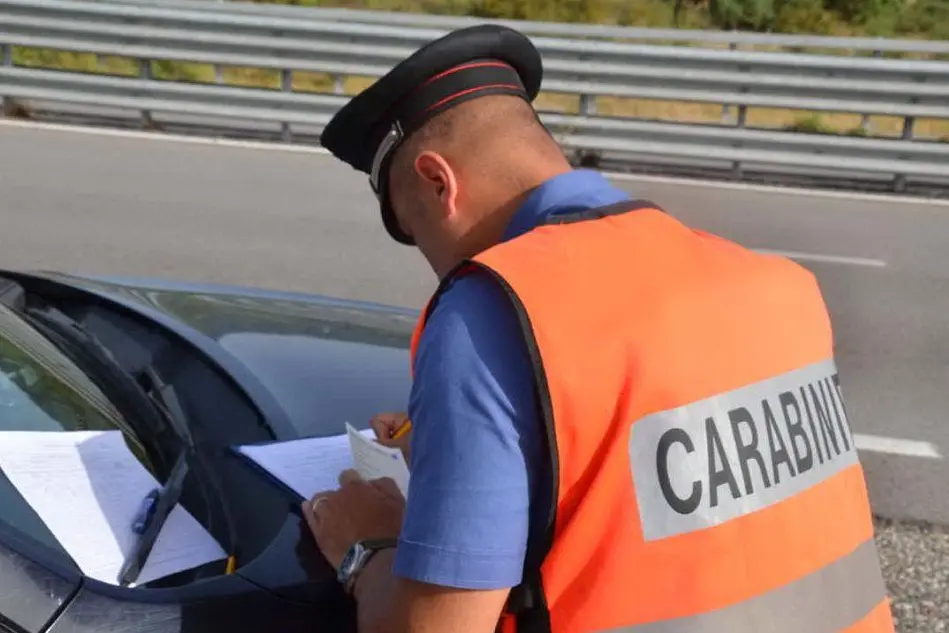 Controlli stradali dei carabinieri (foto L'Unione Sarda - Pintori)