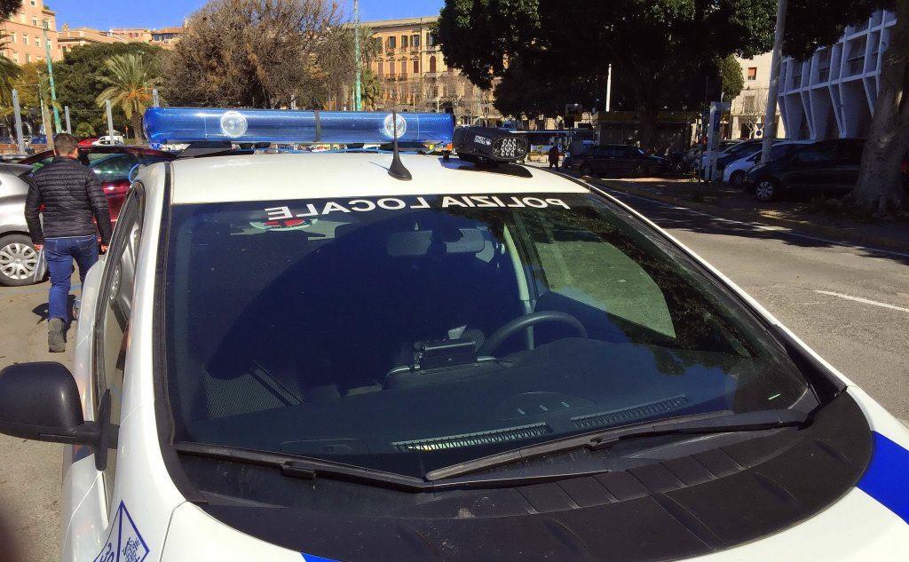 La polizia locale (foto L'Unione Sarda - Almiento)