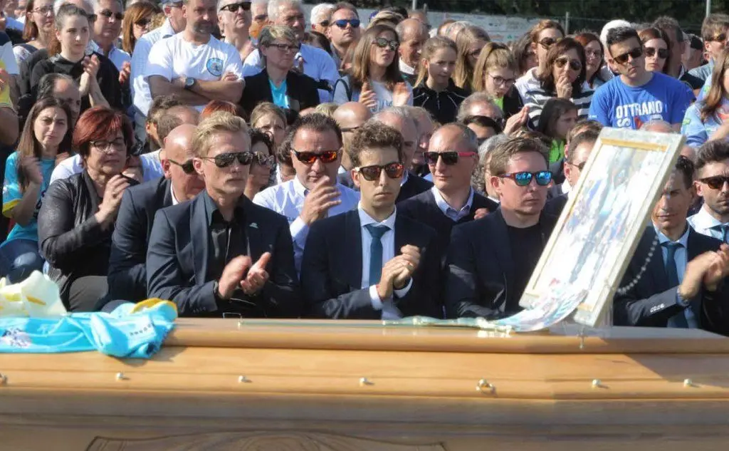 Fabio Aru al funerale dell'&quot;Aquila di Filottrano&quot; (Ansa)