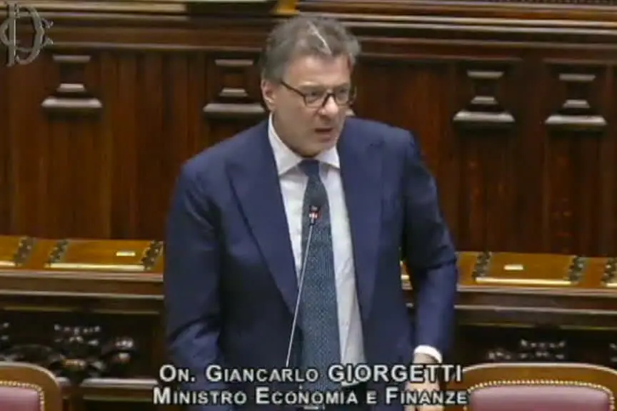 Difesa, Giorgetti: il governo non intende sacrificare sanità e scuola