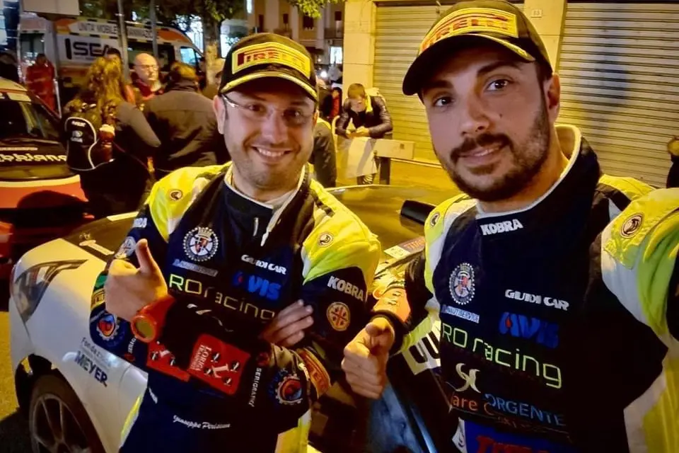 La gioia di Giuseppe Pirisinu e Sergio Farris all'arrivo del Rally del Lazio (foto Sergio Farris)