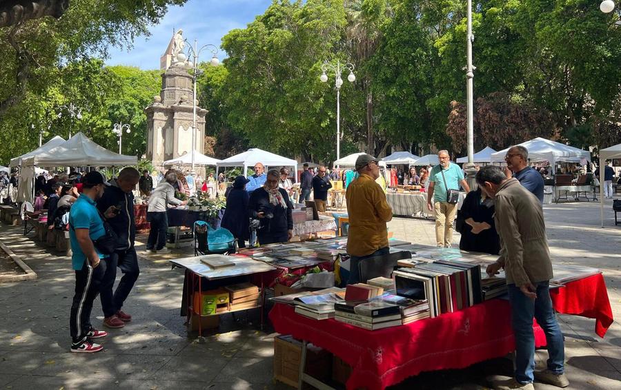 Piazza del Carmine rinasce con le bancarelle