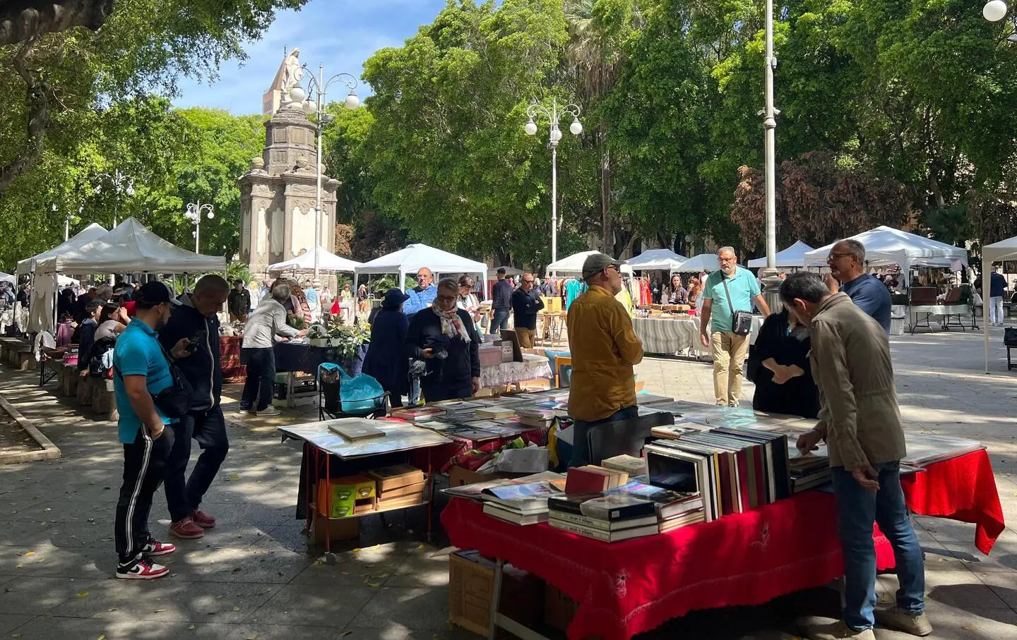 Piazza del Carmine rinasce con le bancarelle
