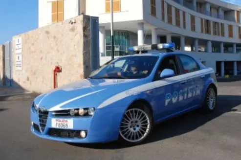 Un'auto della polizia di Olbia