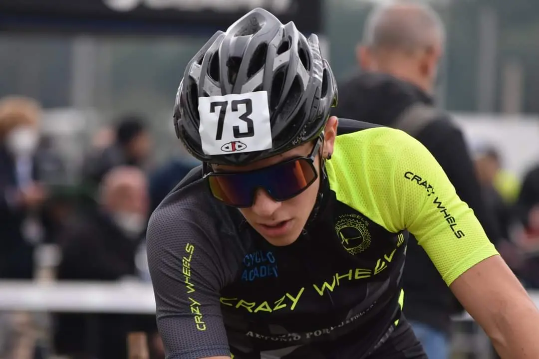 Gabriele Pili, 17enne di Capoterra, con la maglia della Crazy Wheels