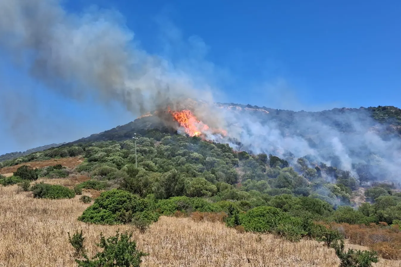 Fiamme a Teulada (foto Murru)