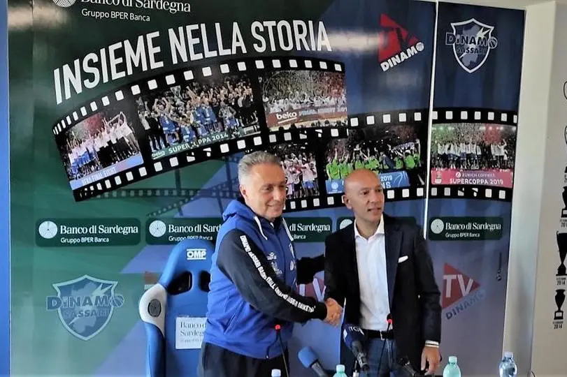 Il coach Piero Bucchi e il presidente Stefano Sardara (foto G. Marras)