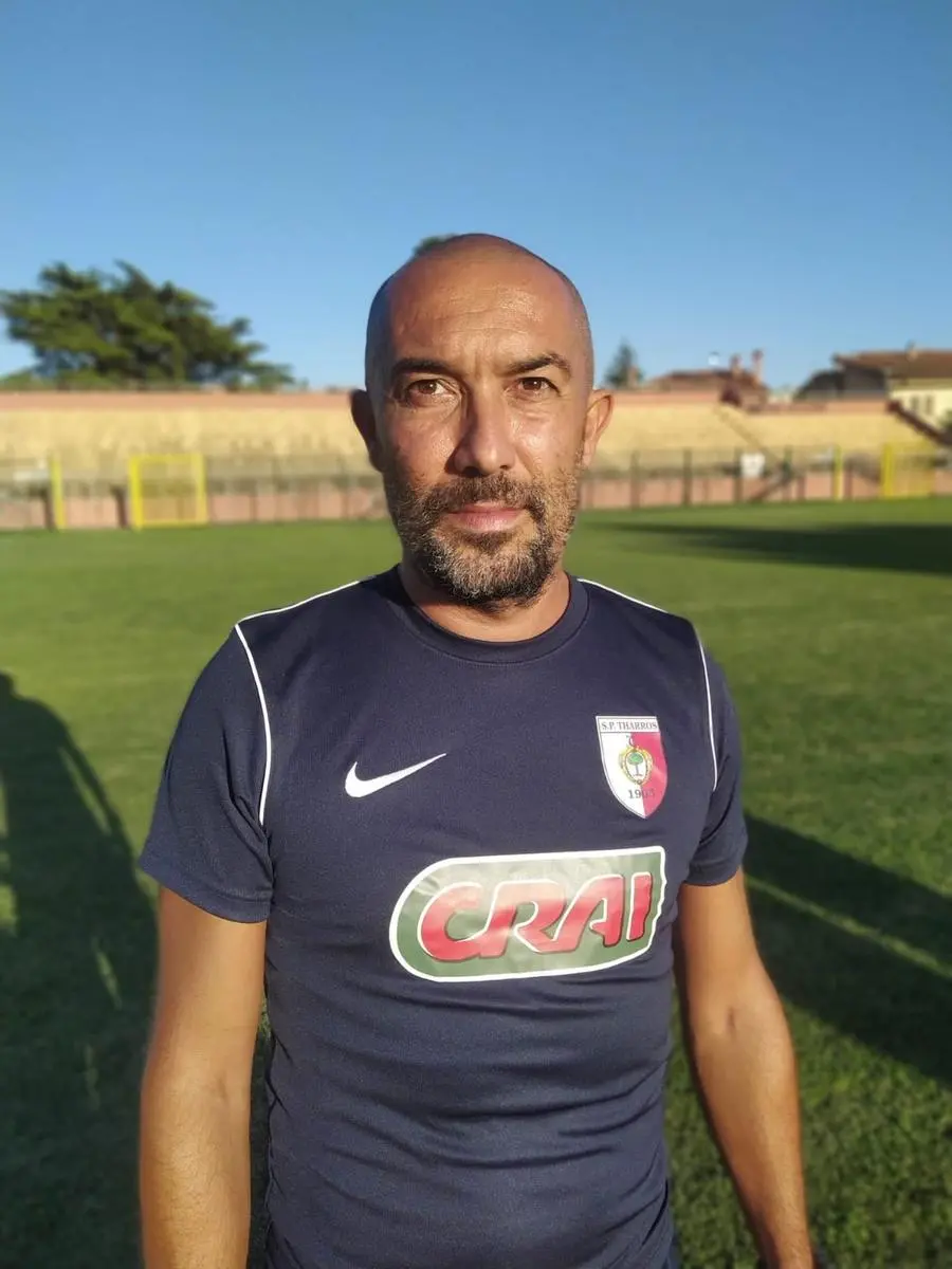 L'allenatore della Tharros Tonio Madau (foto concessa da Mauro Porta)