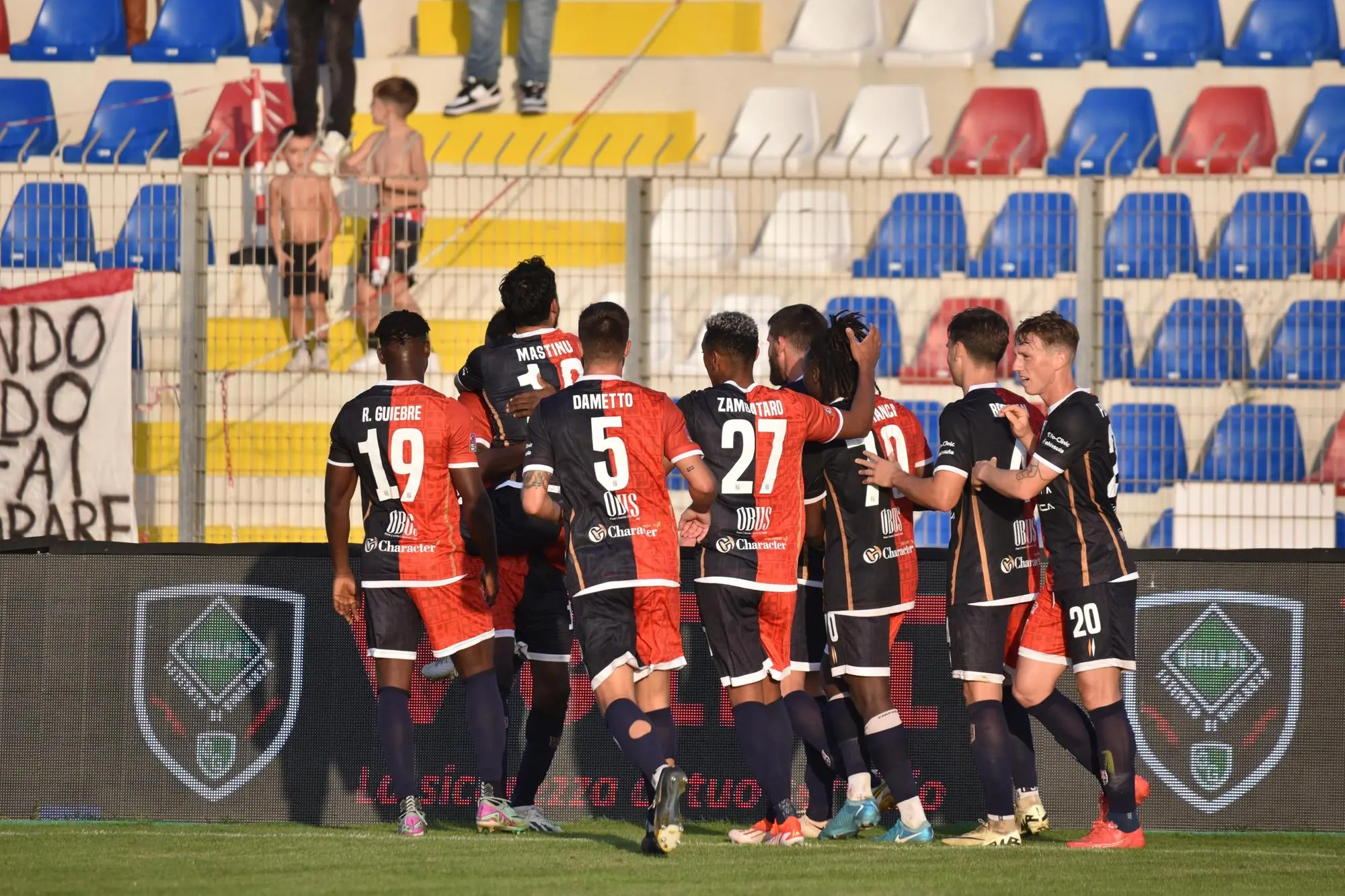 La Torres mentre festeggia un gol (foto Torres-A. Sanna)