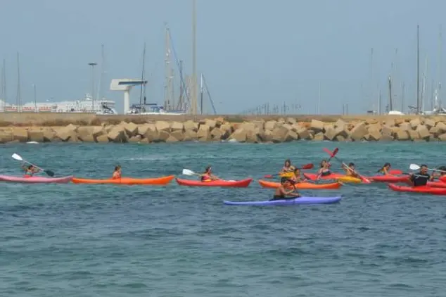 Lezione di kayak a Porto Torres (foto concessa)