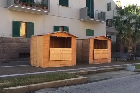 Le casette natalizie in via Gramsci (foto L'Unione Sarda - Scano)