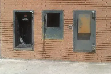 La cassa fatta saltare in aria (foto Valeria Pinna)