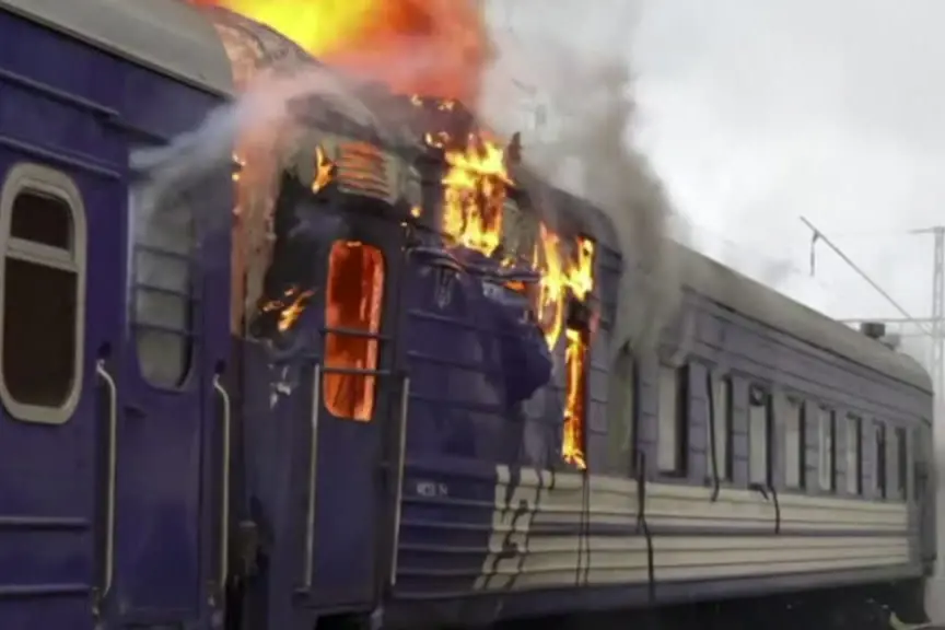 Attacco russo su un treno al confine con la Polonia, sale la tensione